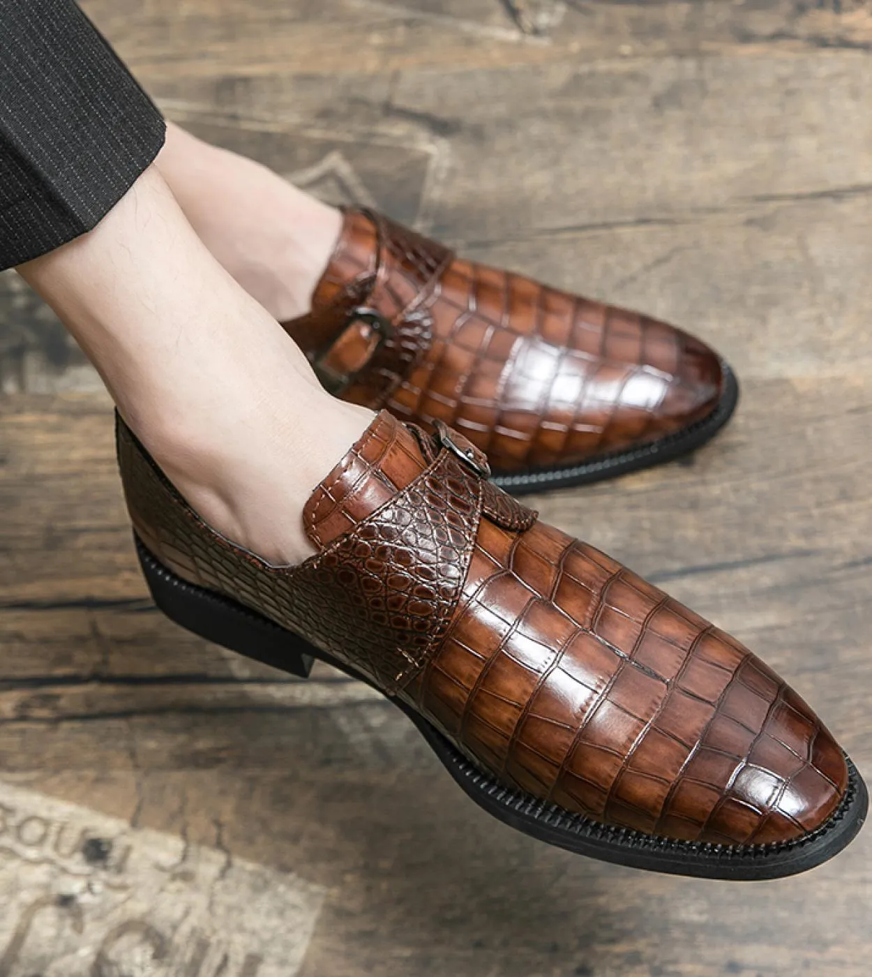 2023 Scarpe eleganti italiane Scarpe da festa da uomo Scarpe casual da uomo di alta qualità Scarpe piatte dal design maschile Pl