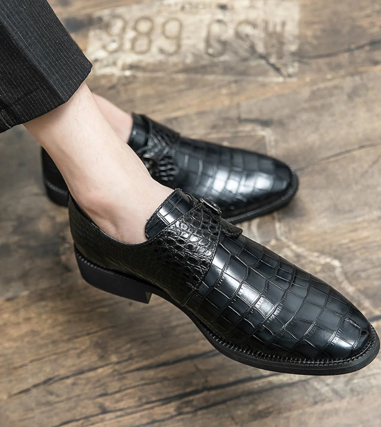 2023 Scarpe eleganti italiane Scarpe da festa da uomo Scarpe casual da uomo di alta qualità Scarpe piatte dal design maschile Pl