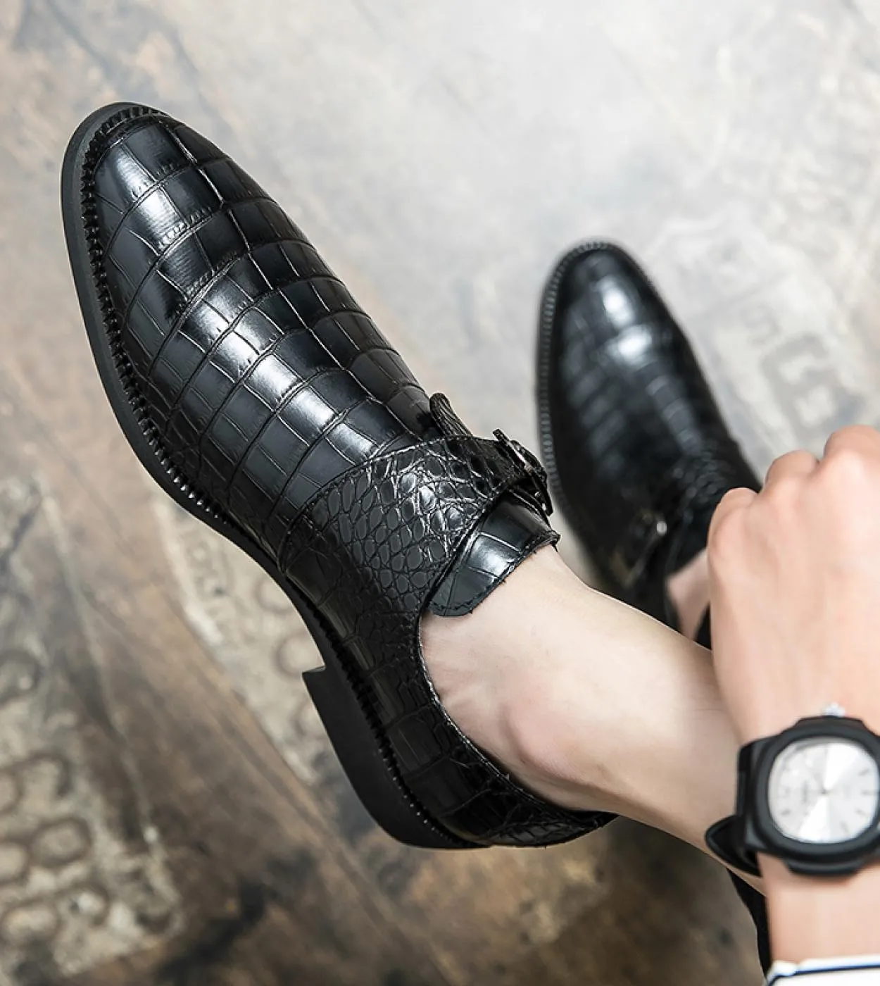 2023 Scarpe eleganti italiane Scarpe da festa da uomo Scarpe casual da uomo di alta qualità Scarpe piatte dal design maschile Pl