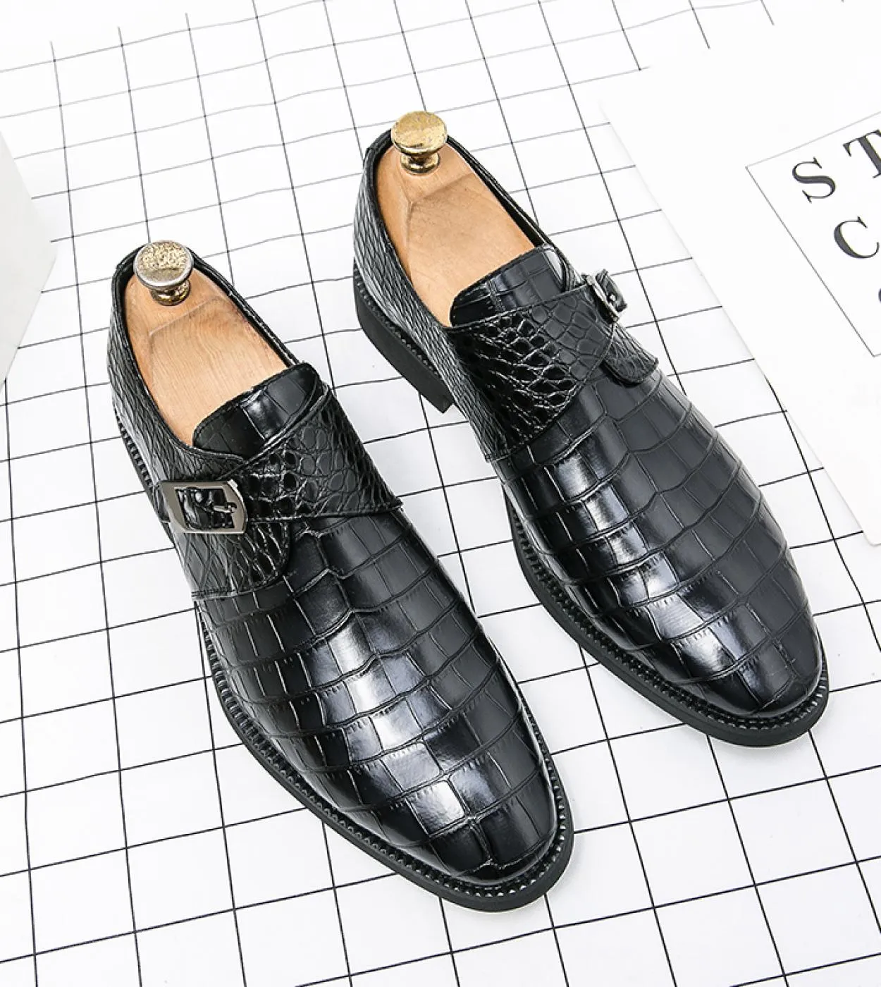 2023 Scarpe eleganti italiane Scarpe da festa da uomo Scarpe casual da uomo di alta qualità Scarpe piatte dal design maschile Pl