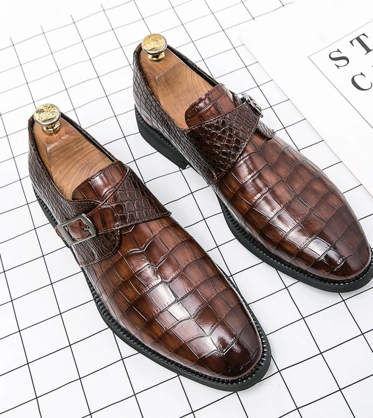 2023 Scarpe eleganti italiane Scarpe da festa da uomo Scarpe casual da uomo di alta qualità Scarpe piatte dal design maschile Pl