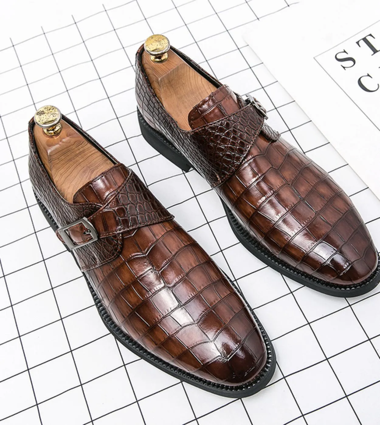 2023 Scarpe eleganti italiane Scarpe da festa da uomo Scarpe casual da uomo di alta qualità Scarpe piatte dal design maschile Pl