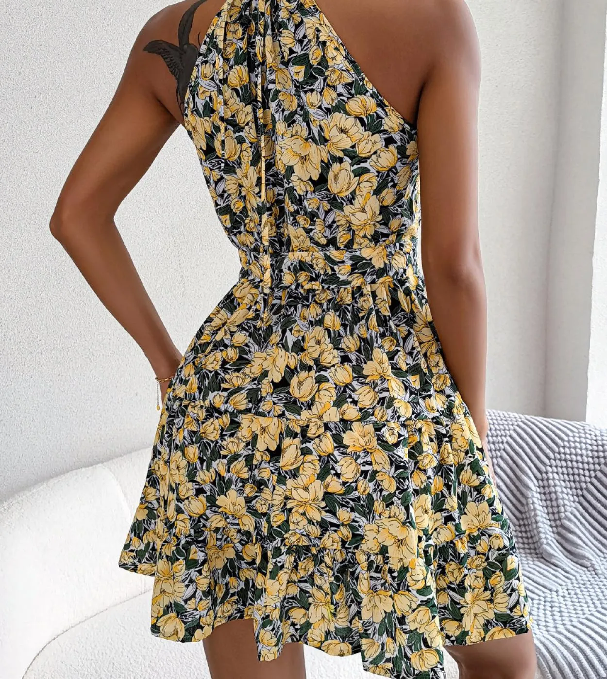 2023 Summer Floral Dress Women Chiffon senza maniche Halter Neck Strap Ruffle Gonna corta Elegante panno da donna alla moda