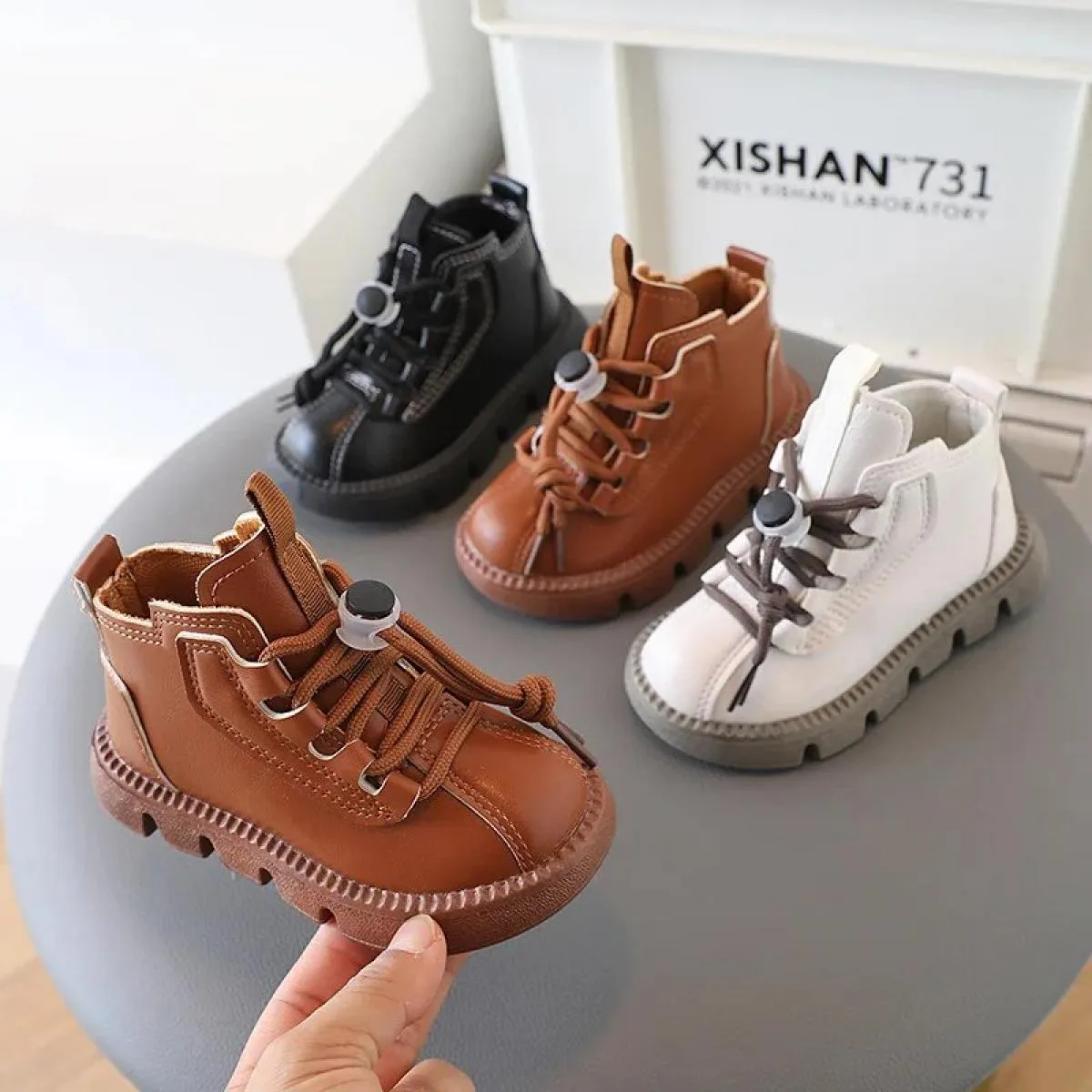 2024 autunno inverno ragazze stivali moda bambino scarpe da ragazzo peluche caldo scarpe da bambina scarpe Casual stivali corti