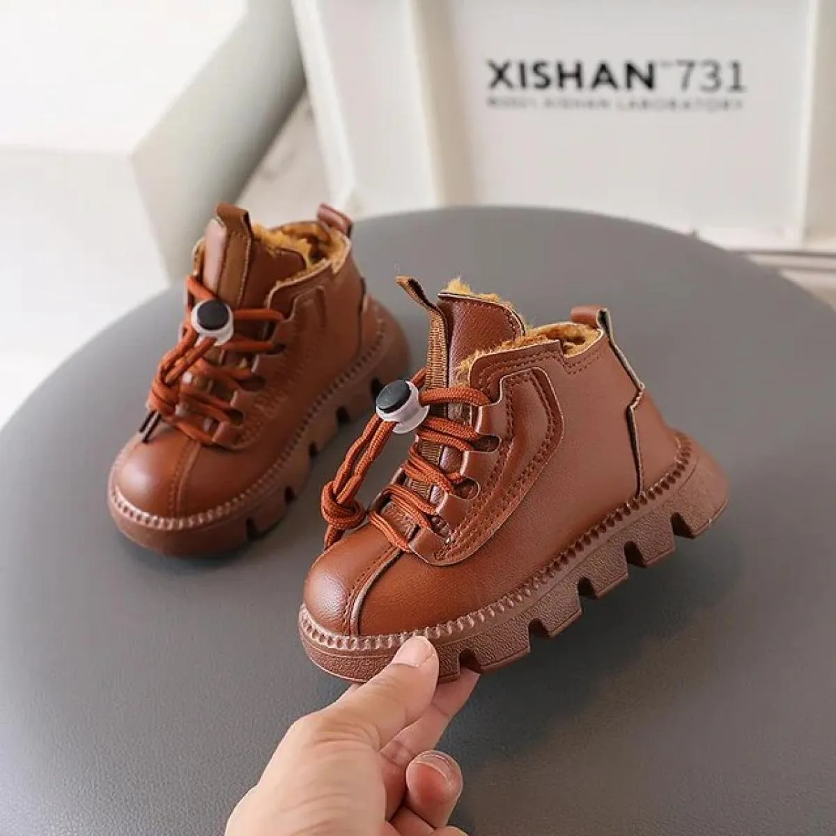 2024 autunno inverno ragazze stivali moda bambino scarpe da ragazzo peluche caldo scarpe da bambina scarpe Casual stivali corti