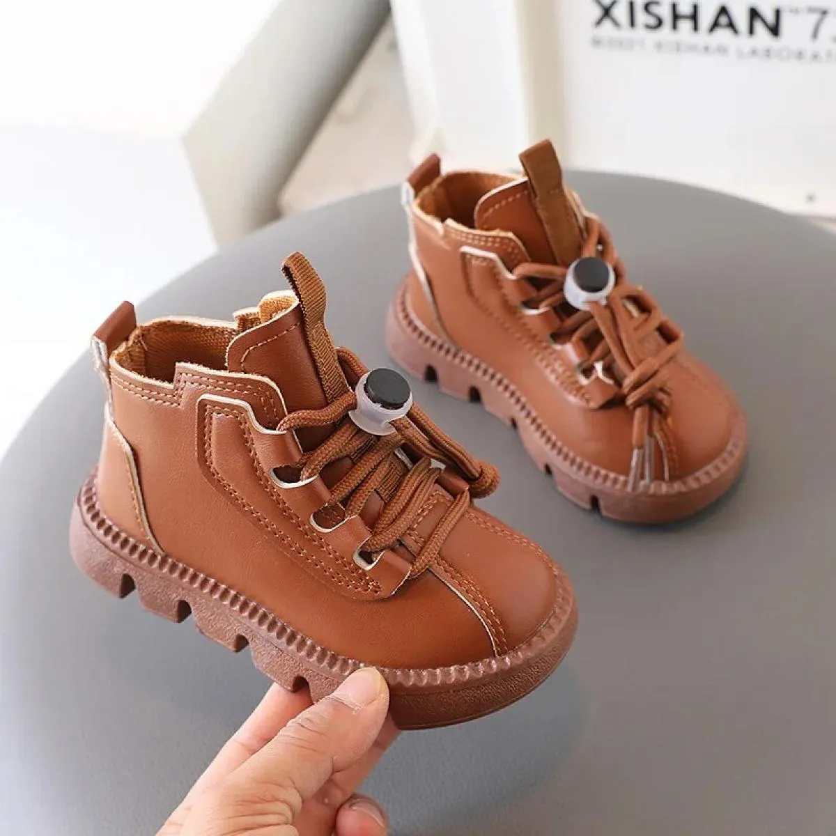 2024 autunno inverno ragazze stivali moda bambino scarpe da ragazzo peluche caldo scarpe da bambina scarpe Casual stivali corti