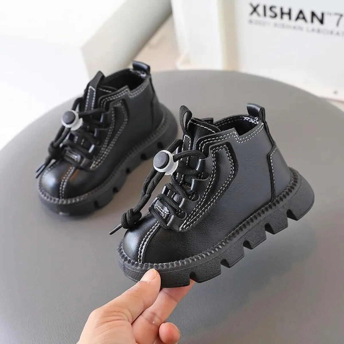 2024 autunno inverno ragazze stivali moda bambino scarpe da ragazzo peluche caldo scarpe da bambina scarpe Casual stivali corti