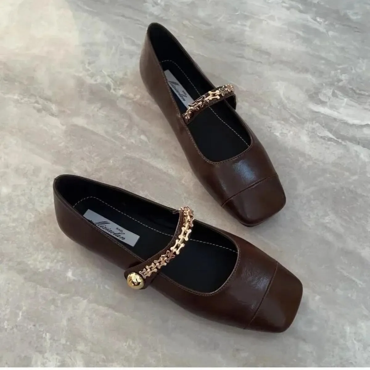 2024 Scarpe singole marroni primaverili Stile semplice Nuove scarpe piatte francesi belle eleganti da donna a testa quadrata