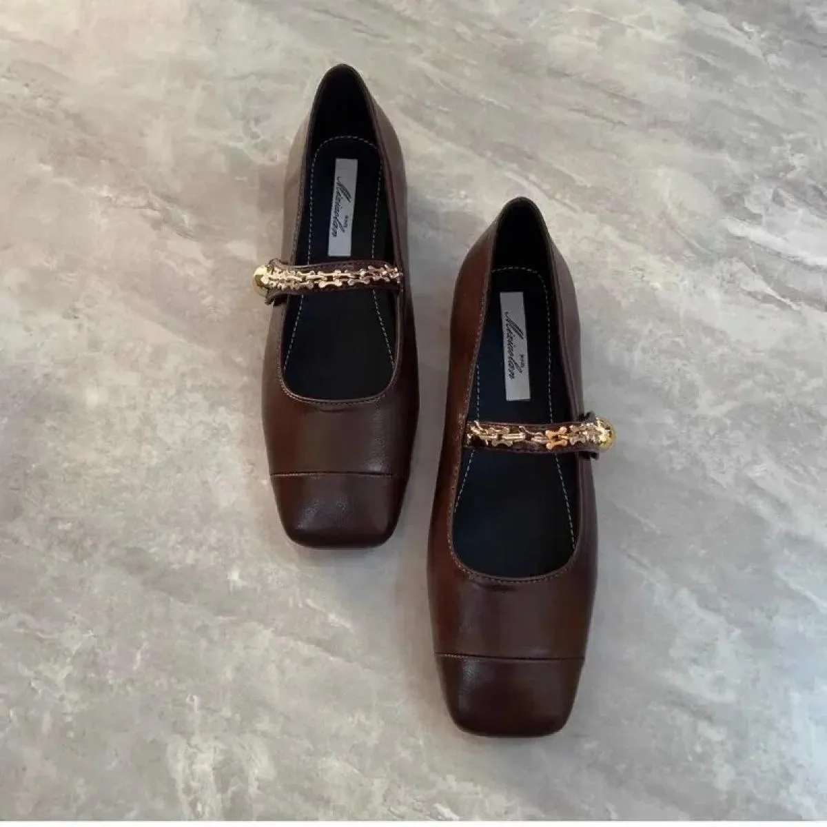 2024 Scarpe singole marroni primaverili Stile semplice Nuove scarpe piatte francesi belle eleganti da donna a testa quadrata
