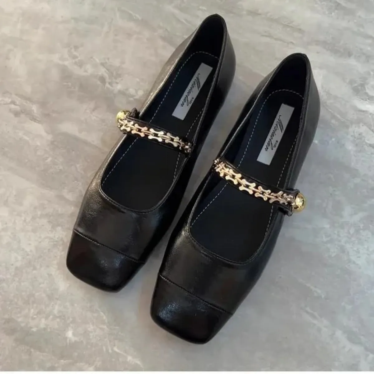 2024 Scarpe singole marroni primaverili Stile semplice Nuove scarpe piatte francesi belle eleganti da donna a testa quadrata