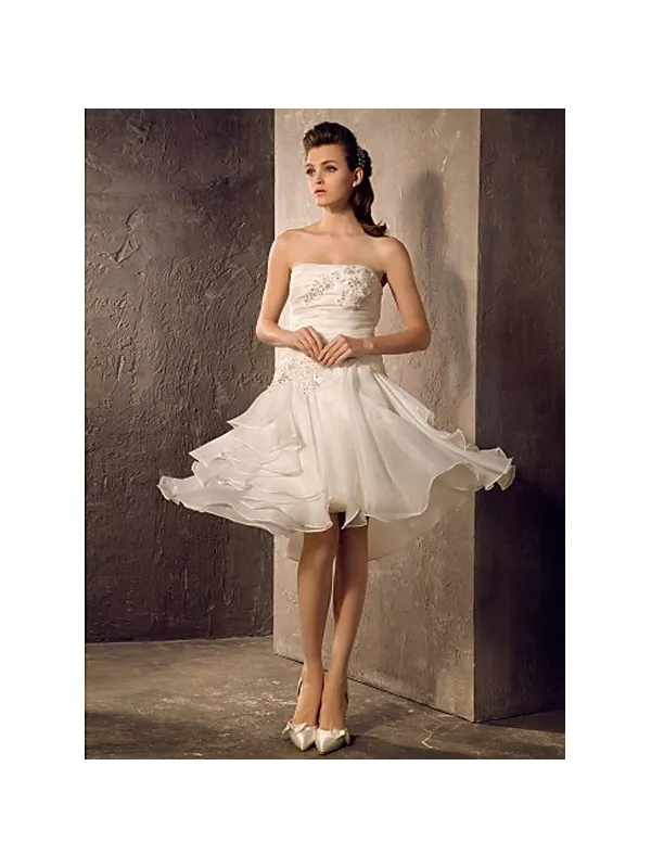 Abito da sposa corto lunghezza ginocchio con gonna vaporosa a balze in organza