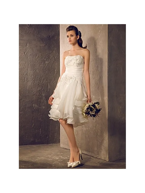 Abito da sposa corto lunghezza ginocchio con gonna vaporosa a balze in organza