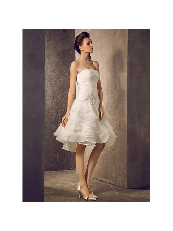 Abito da sposa corto lunghezza ginocchio con gonna vaporosa a balze in organza