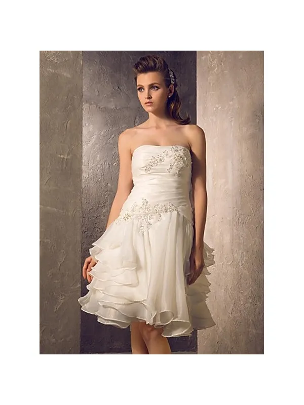 Abito da sposa corto lunghezza ginocchio con gonna vaporosa a balze in organza