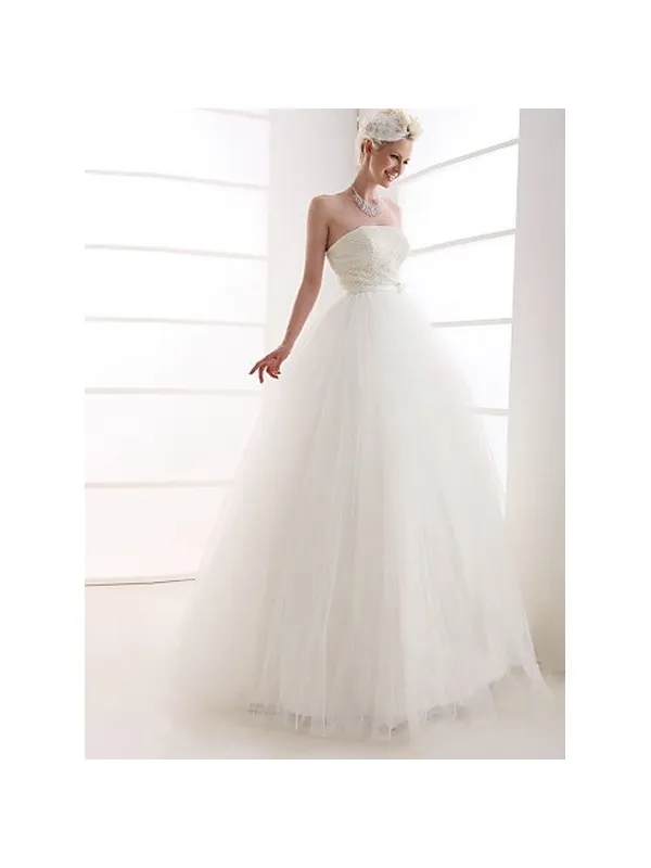 Abito da sposa minimal con corpetto pieno di perline e gonna morbida in tulle