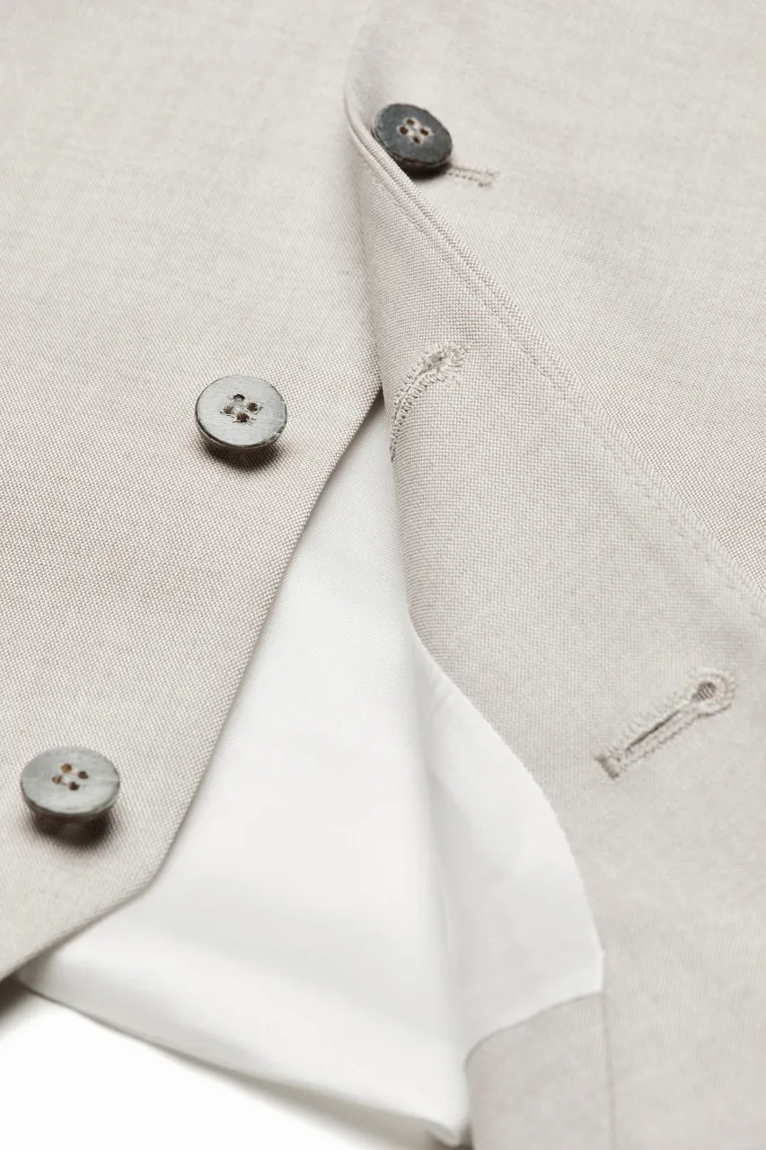 Abito elegante beige digel slim fit con gilet e papillon