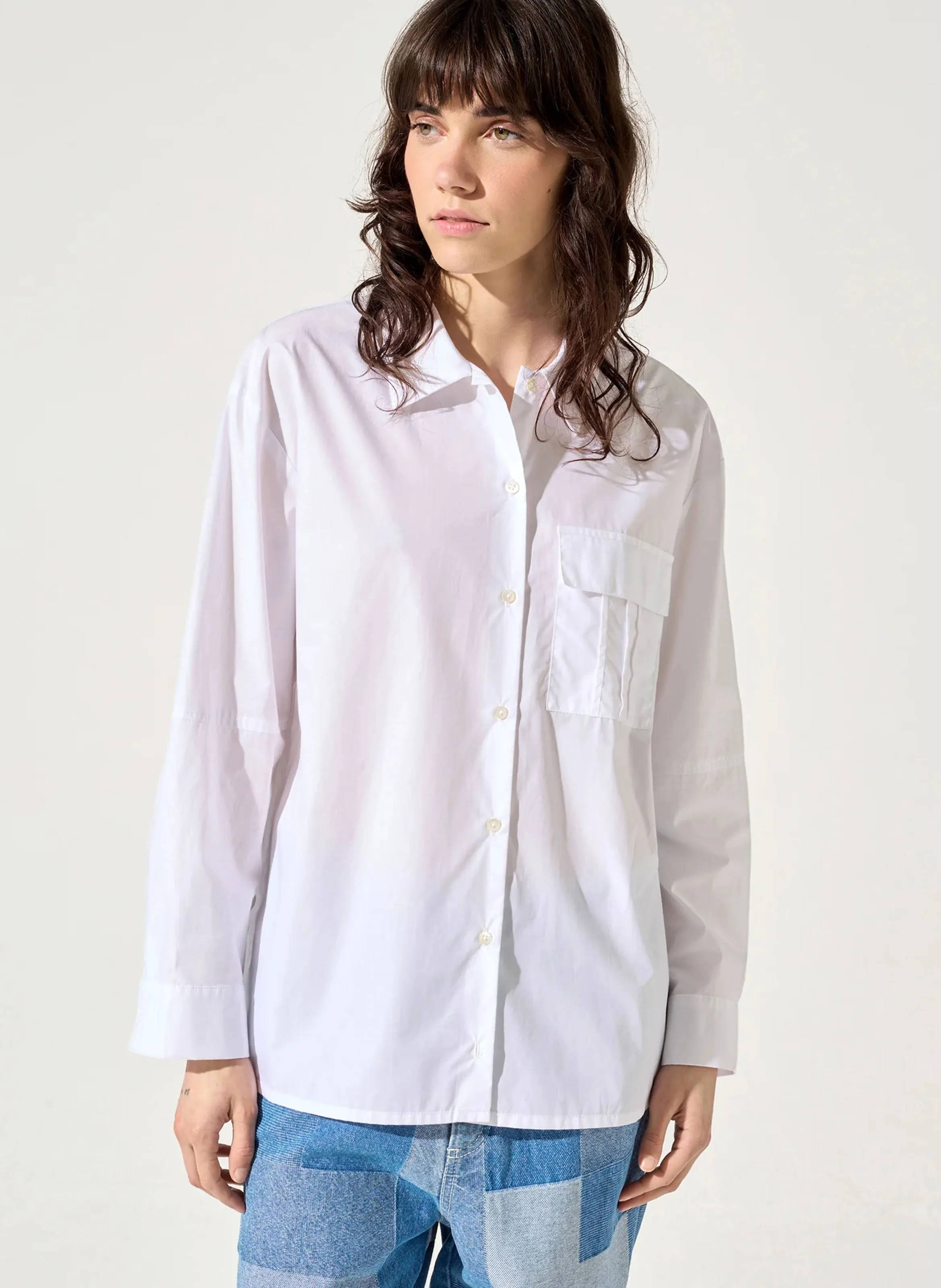  ACOTE   RON - Camicia ampia con collo classico in cotone bio | Bianco