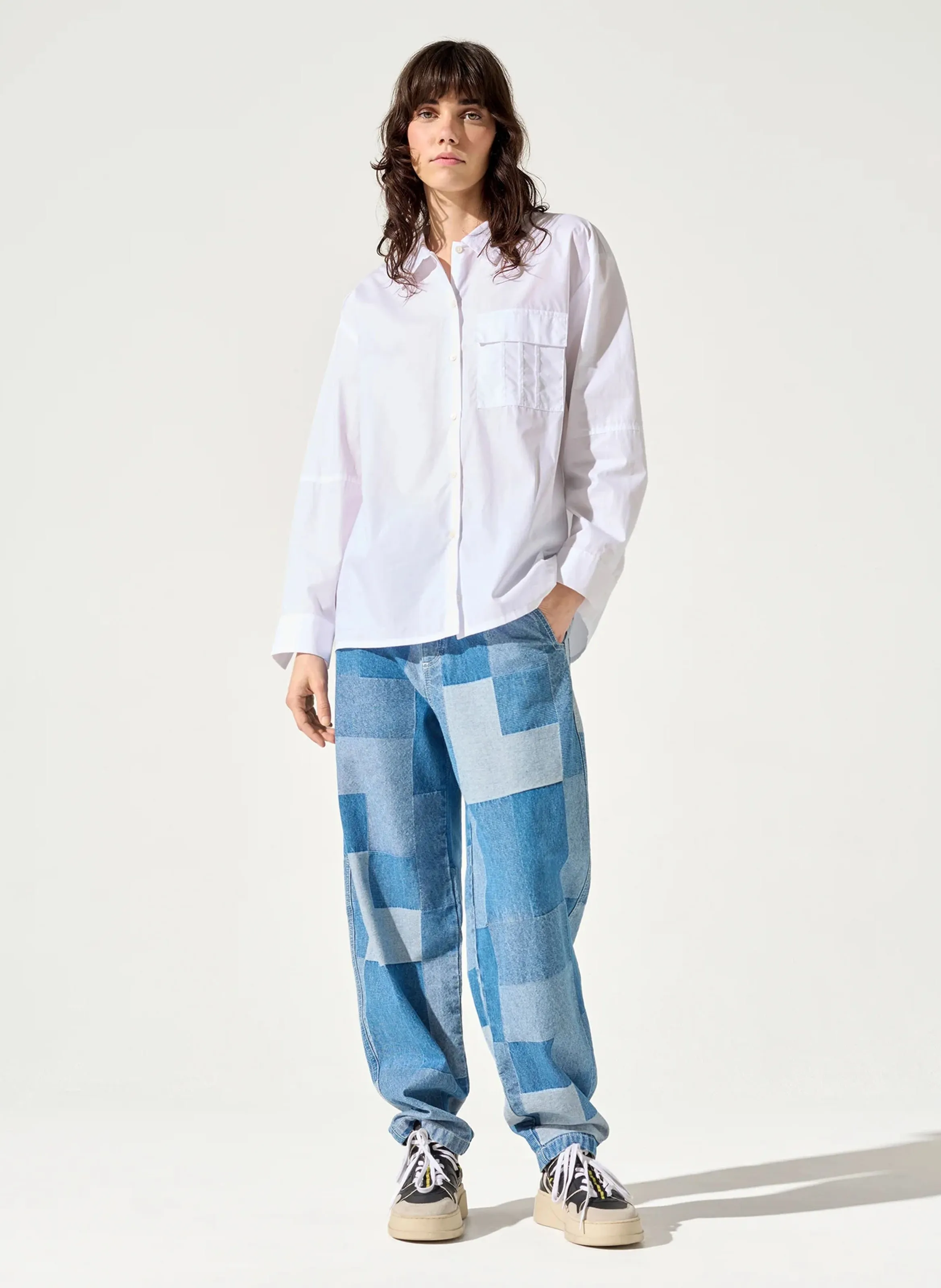  ACOTE   RON - Camicia ampia con collo classico in cotone bio | Bianco