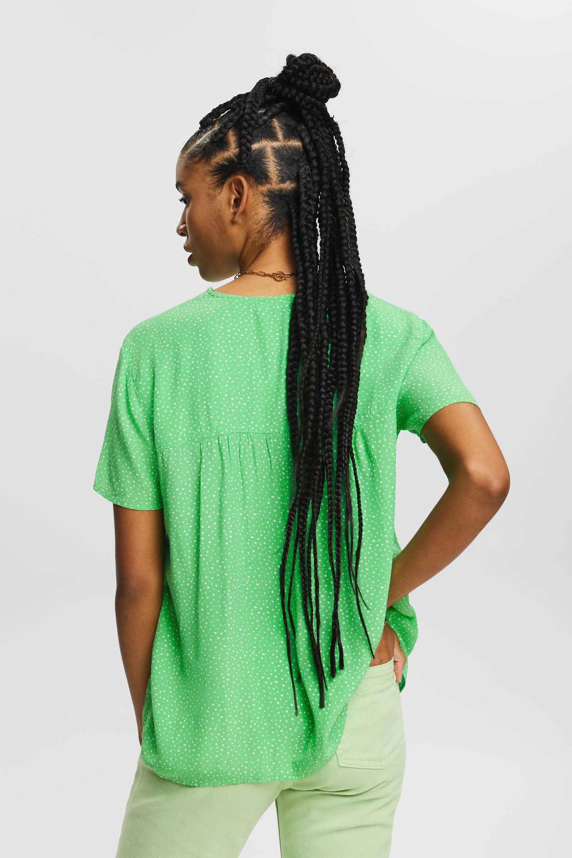 Blusa con stampa e scollo a V