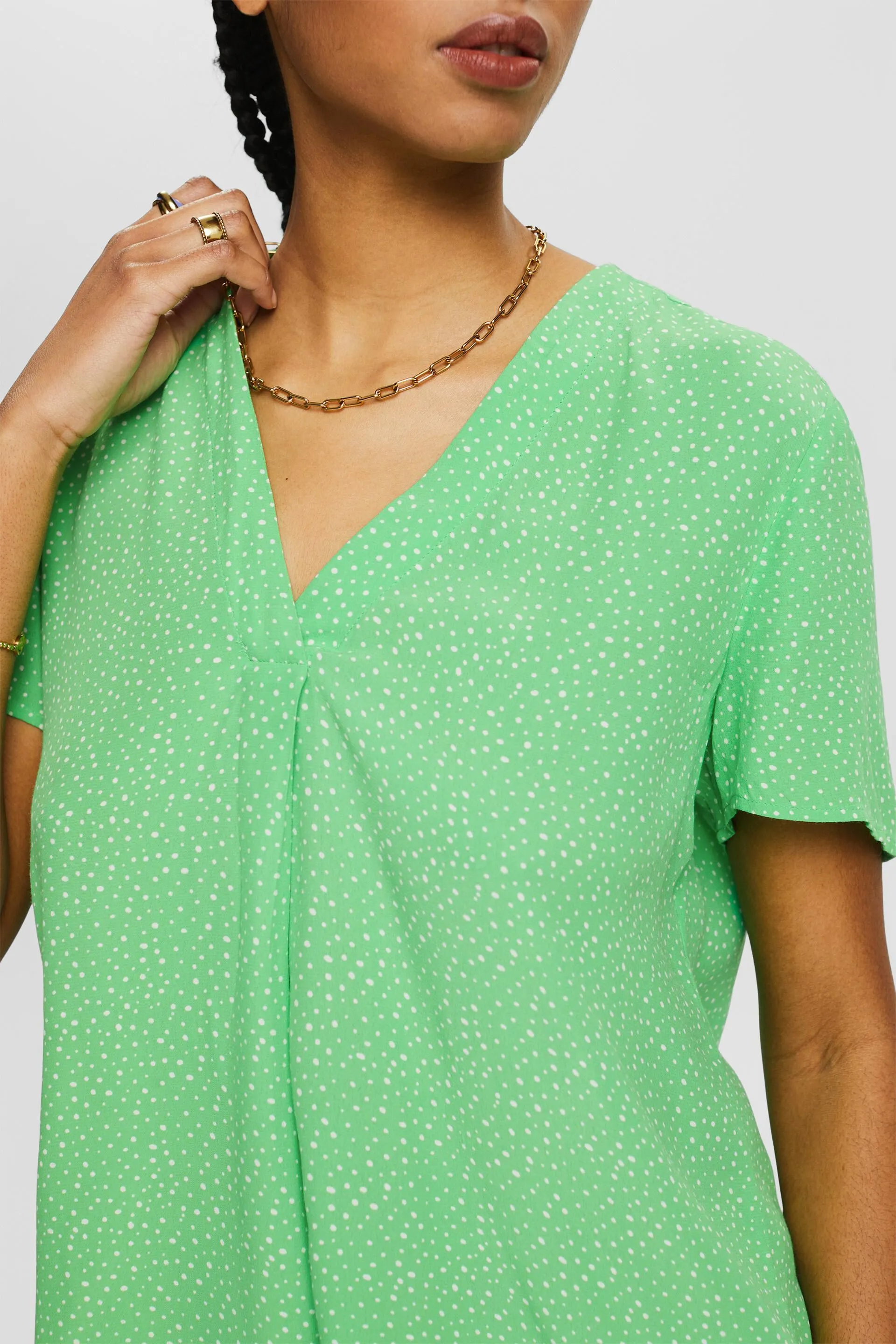 Blusa con stampa e scollo a V