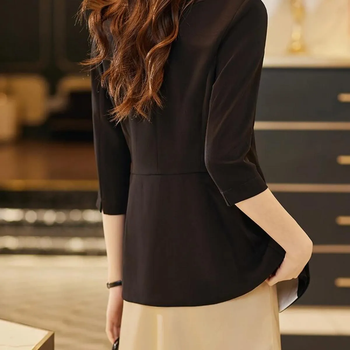 Cappotto da giacca formale femminile a mezza manica con bottone singolo a righe bianche e nere da donna primavera estate moda