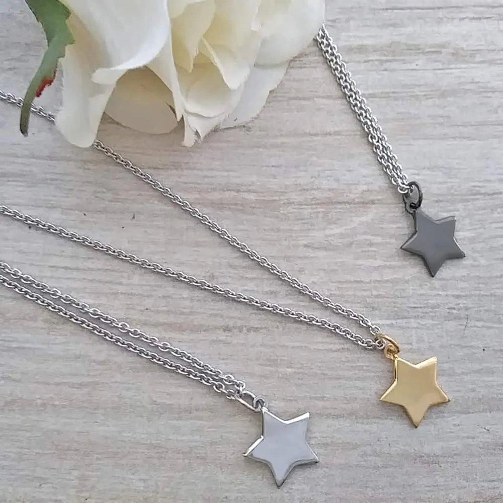 Collana con ciondolo a forma di stella