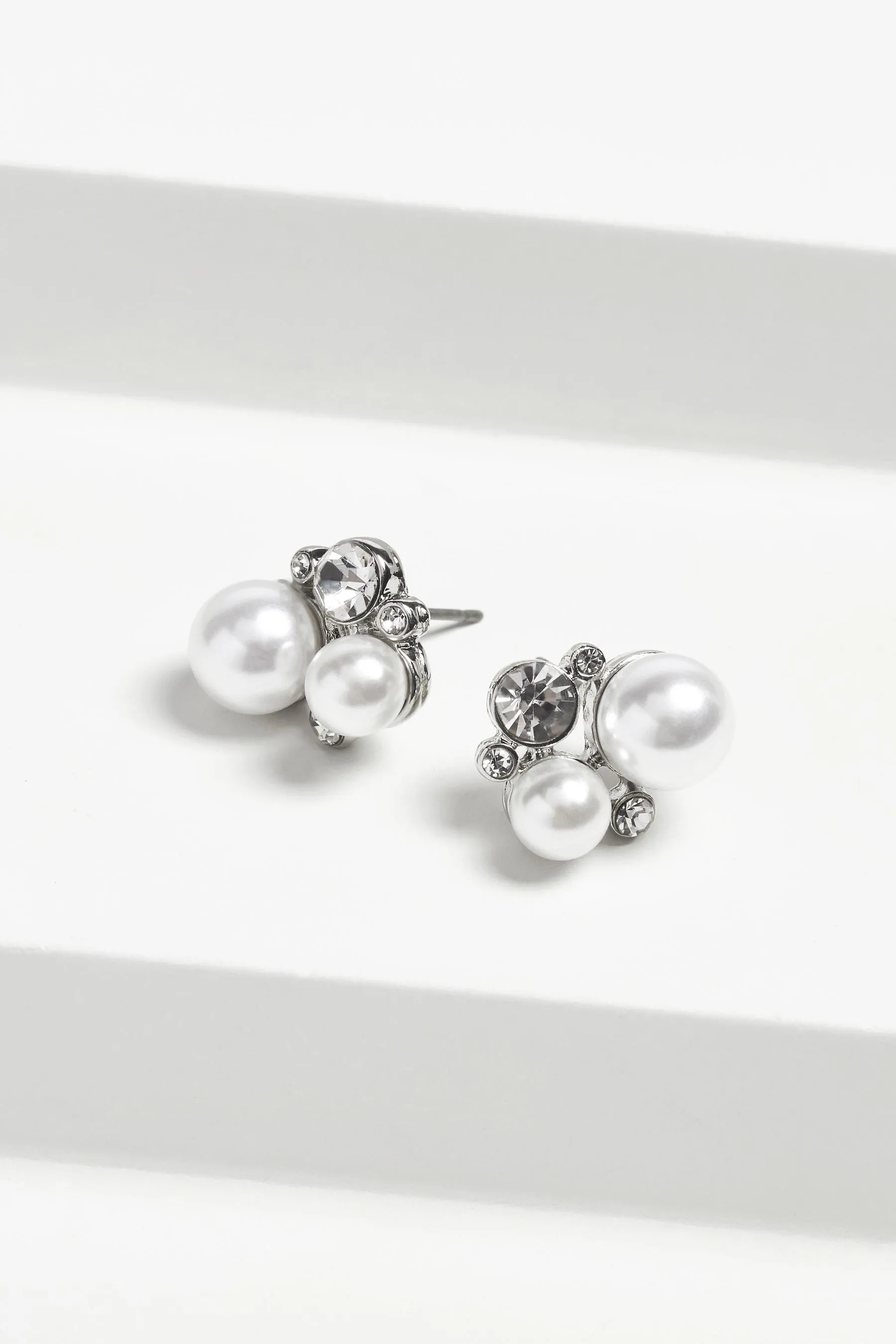 Colore argento  - Orecchini da sposa a bottone con perle sintetiche