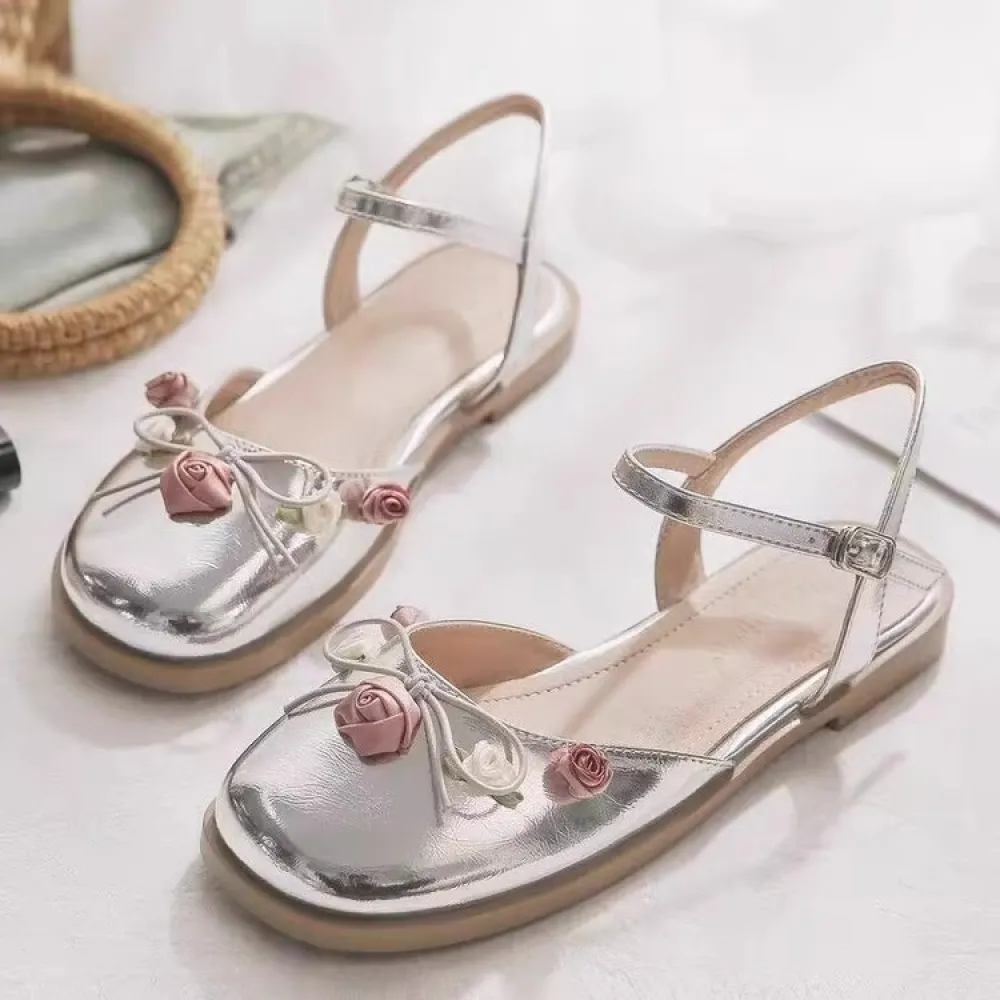Design di nicchia, scarpe basse e gonna versatili, bellissimi sandali alla moda francesi con punta argentata in stile fata