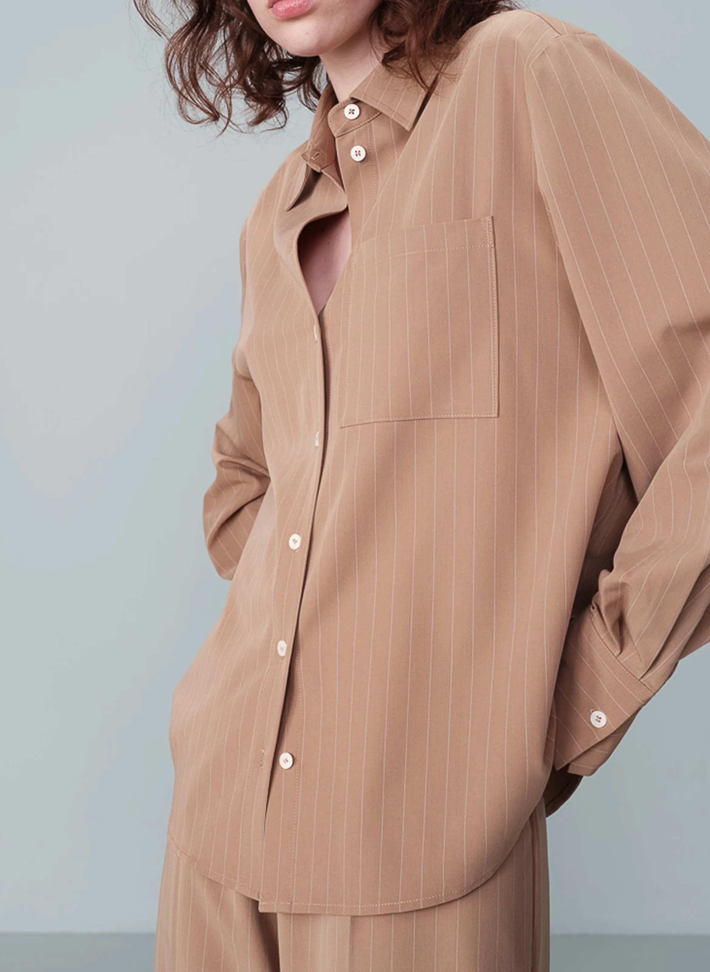  GRACE ET MILA   NAWELLE - Camicia a righe ampia con colletto classico | Marrone