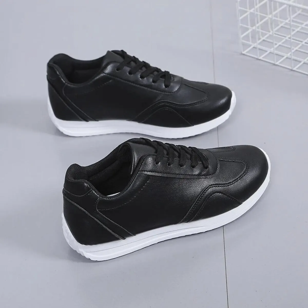 Greyder Scarpe casual da uomo in vera pelle nera eleganti e comode con design con lacci e tacco corto