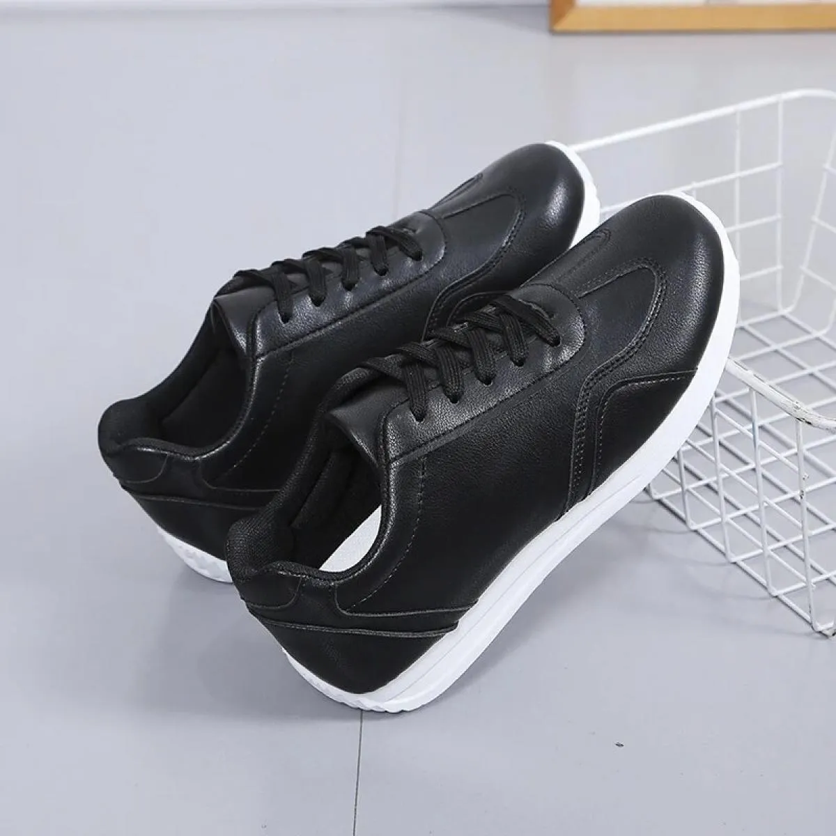 Greyder Scarpe casual da uomo in vera pelle nera eleganti e comode con design con lacci e tacco corto