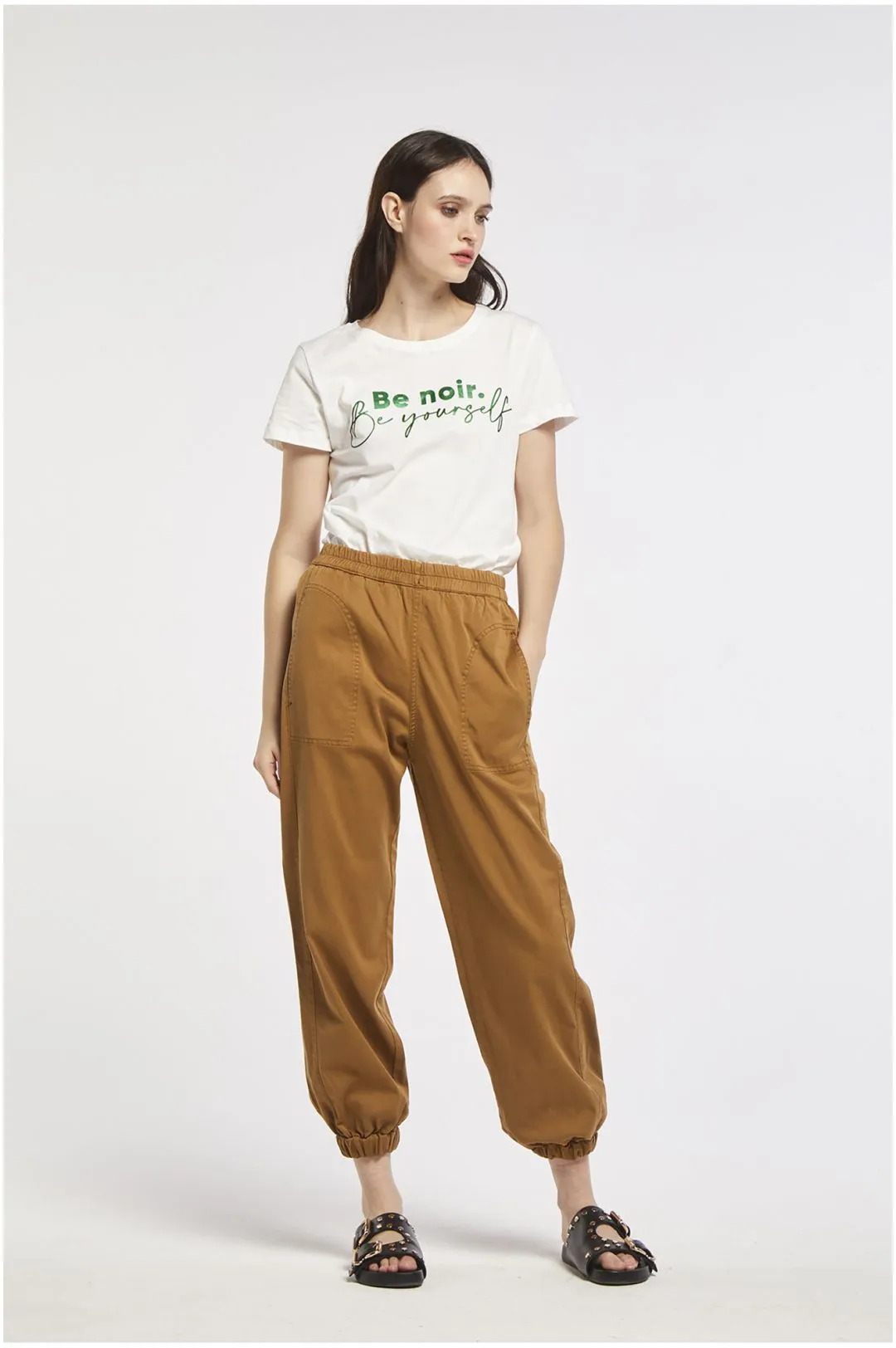 jogger in un comodo tessuto tencel toffee