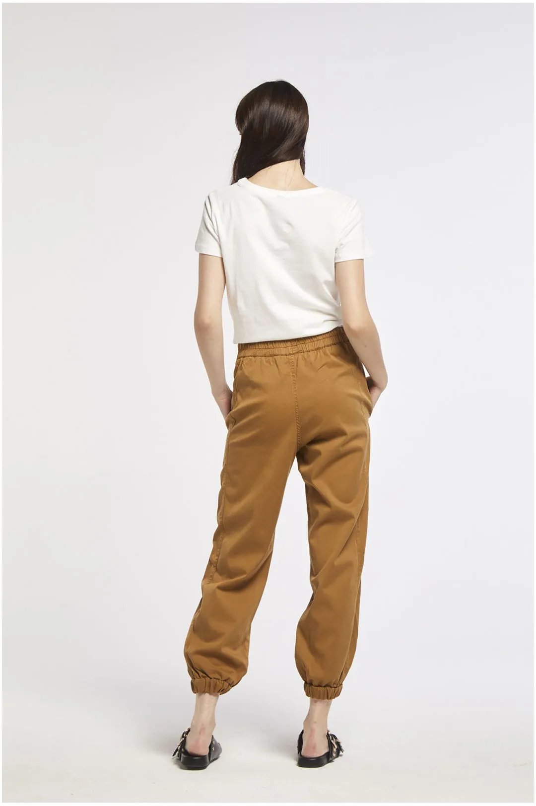 jogger in un comodo tessuto tencel toffee