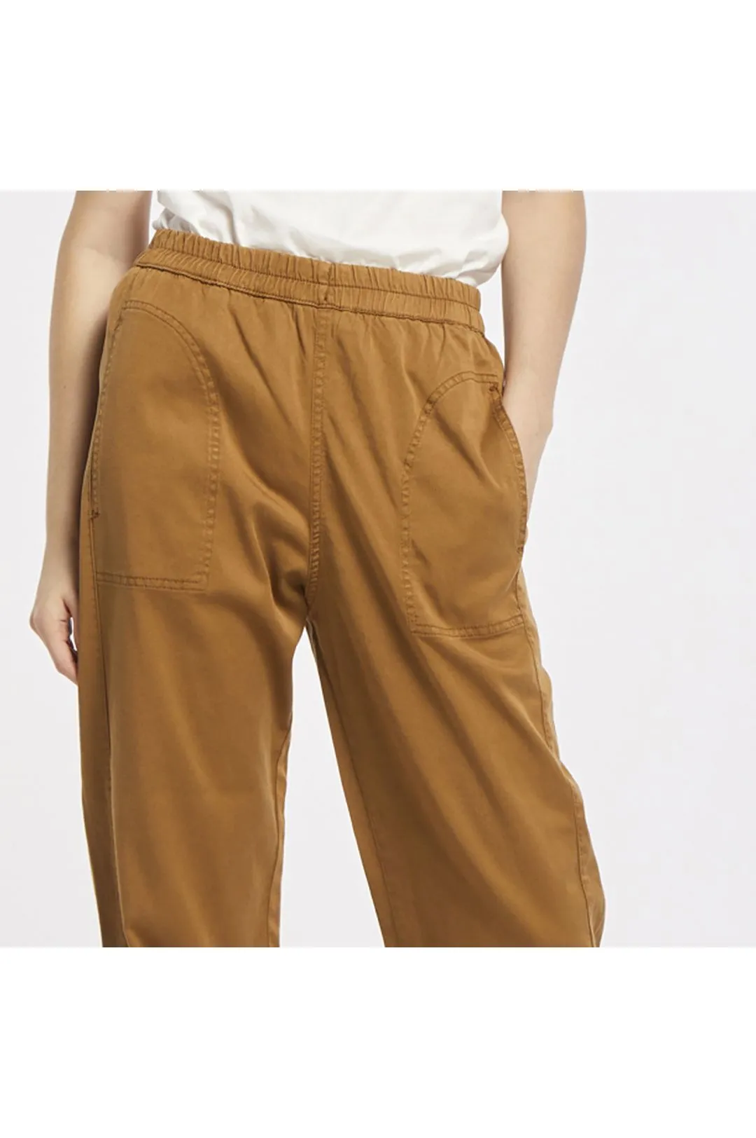 jogger in un comodo tessuto tencel toffee
