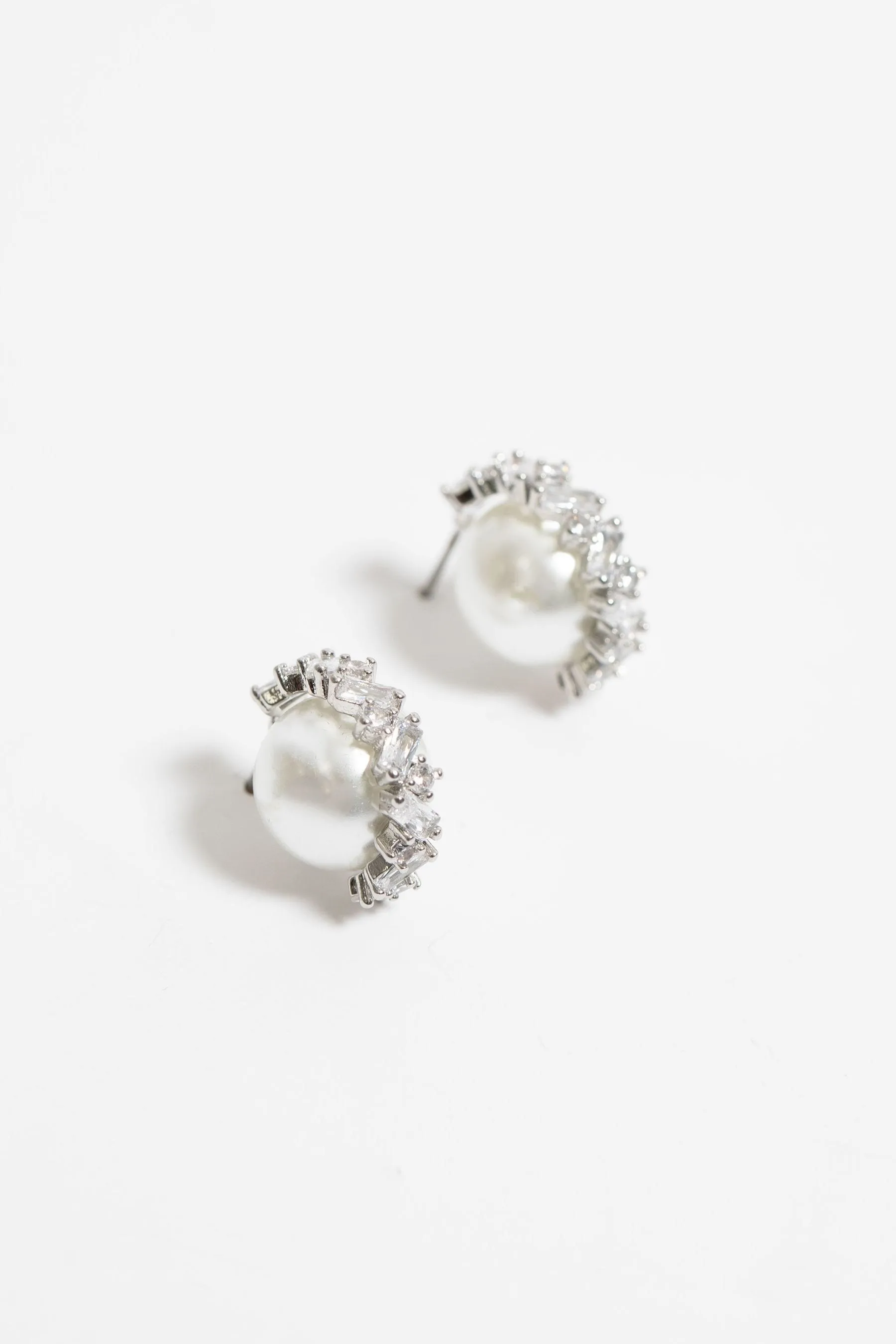Jon Richard - Orecchini a bottone rivestiti con zirconia cubica e perle