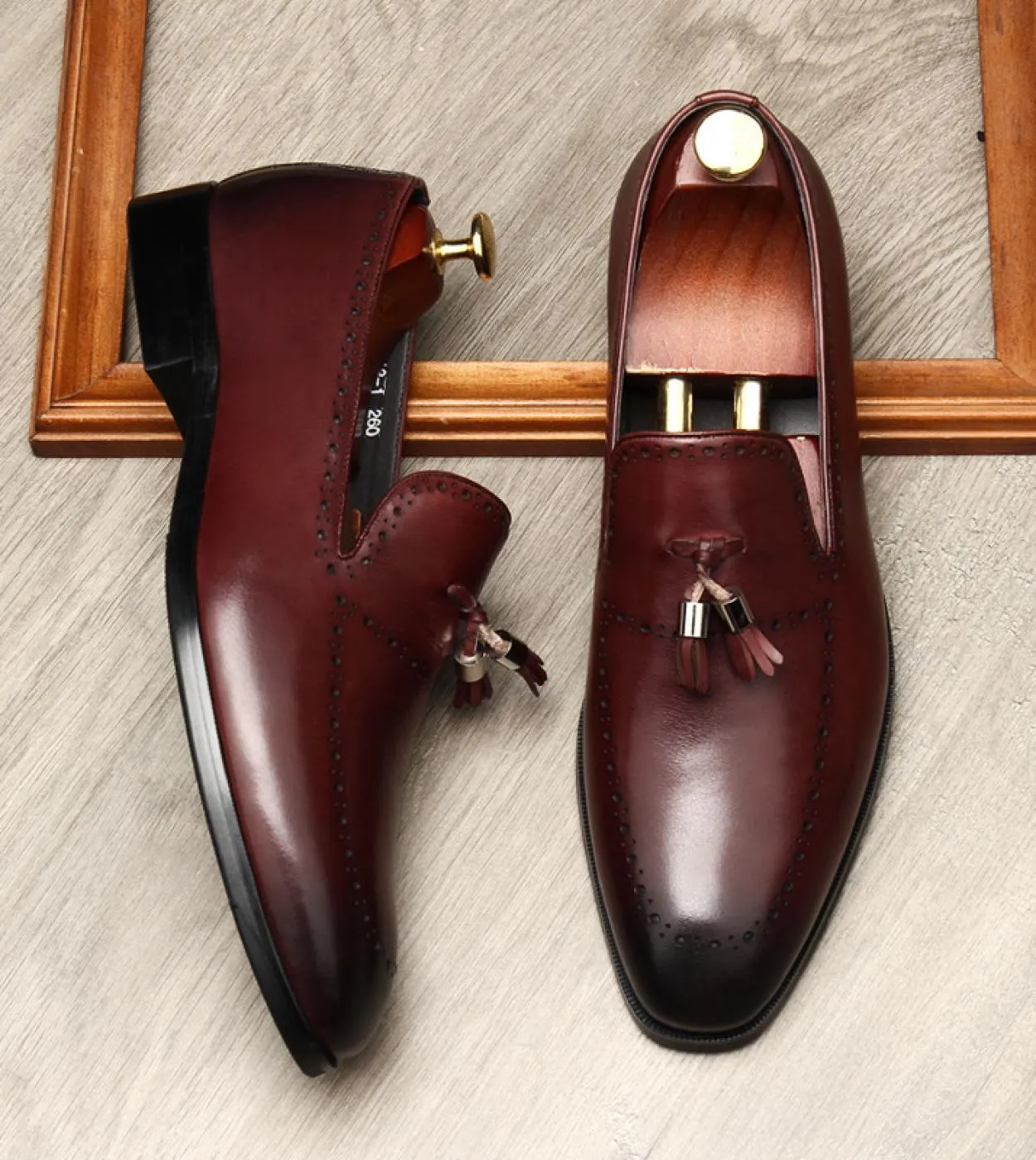 Moda Casual Uomo Scarpe eleganti di lusso Designer in vera pelle 2023 Nuovo stile Slip On Uomo Scarpe da lavoro da sposa Nappa L