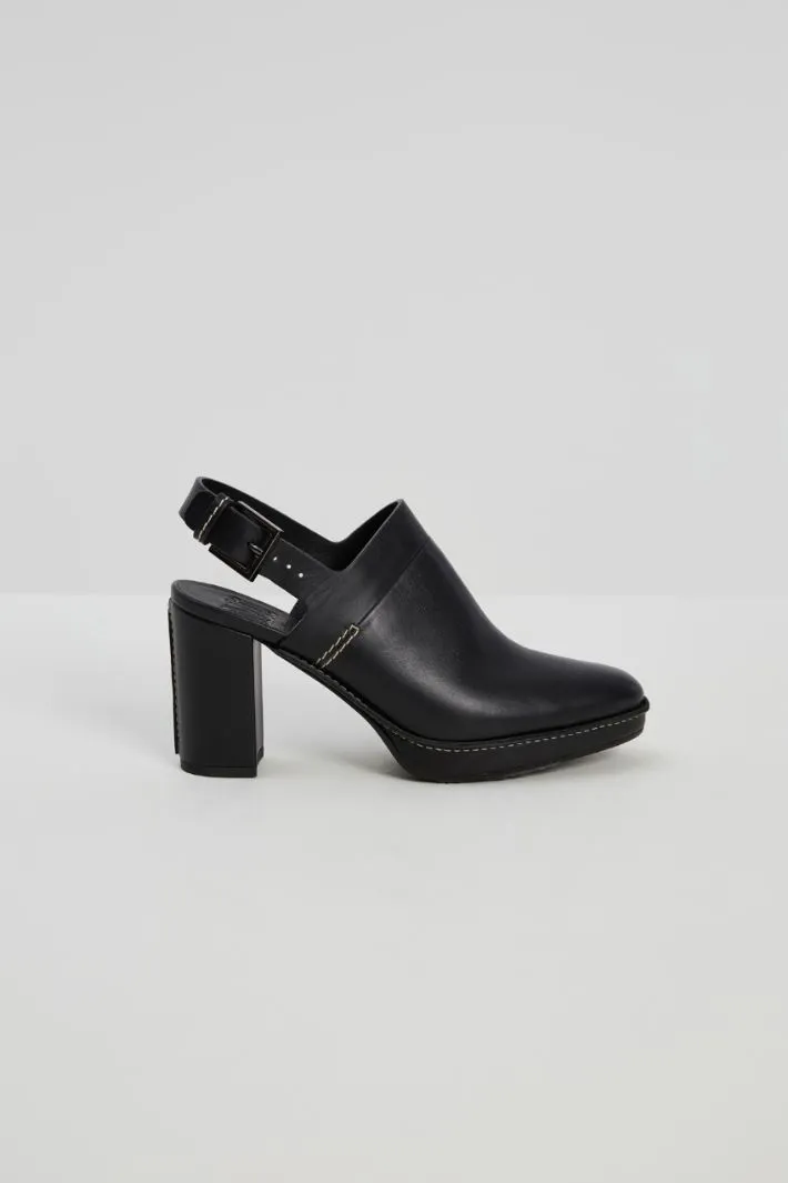 Mule in pelle con tacco