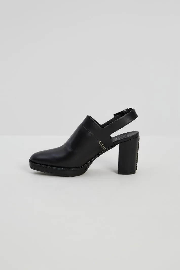 Mule in pelle con tacco