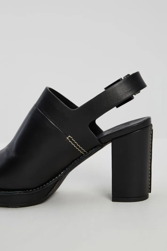 Mule in pelle con tacco
