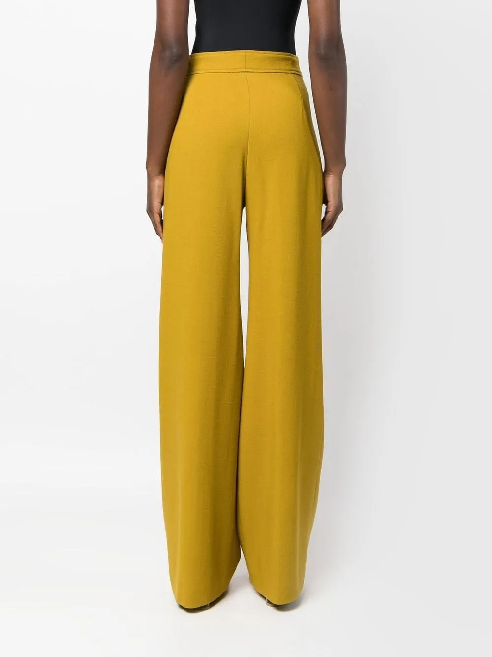 pantalone con gamba larga