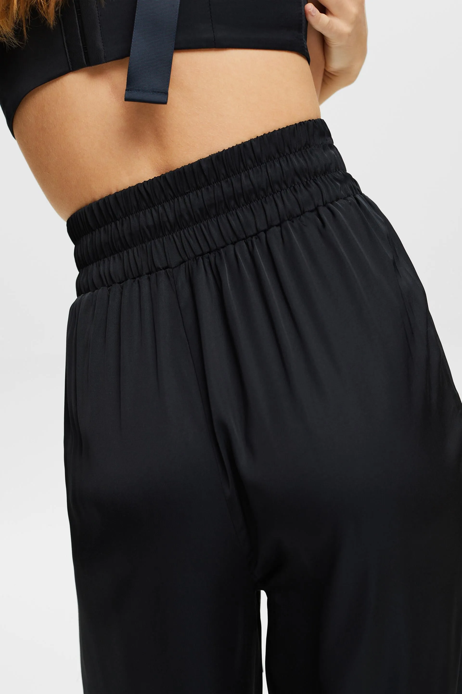 Pantaloni a gamba larga in raso