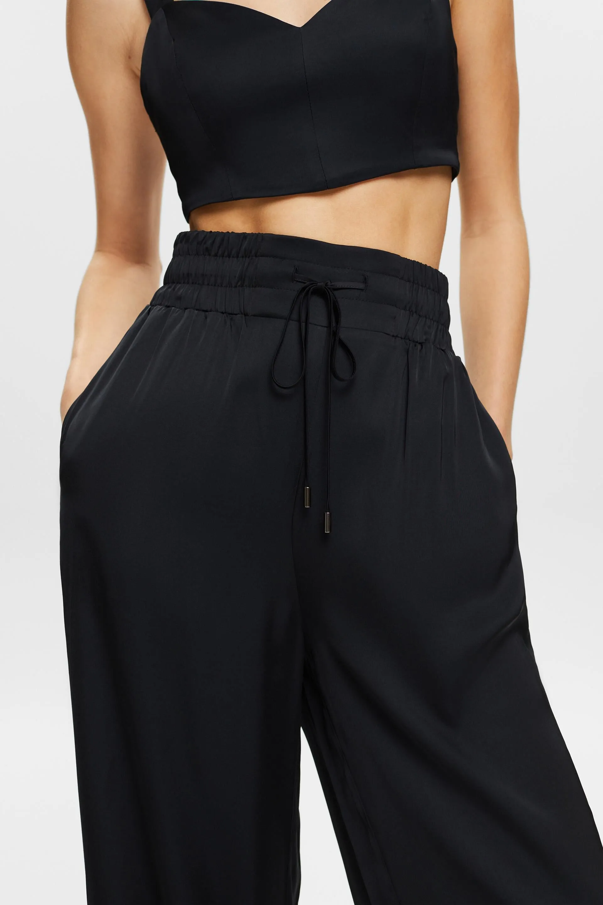 Pantaloni a gamba larga in raso