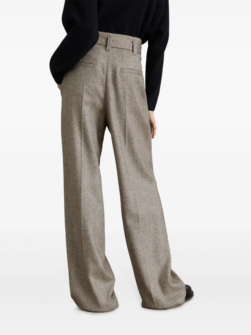 Pantaloni spigati con pieghe