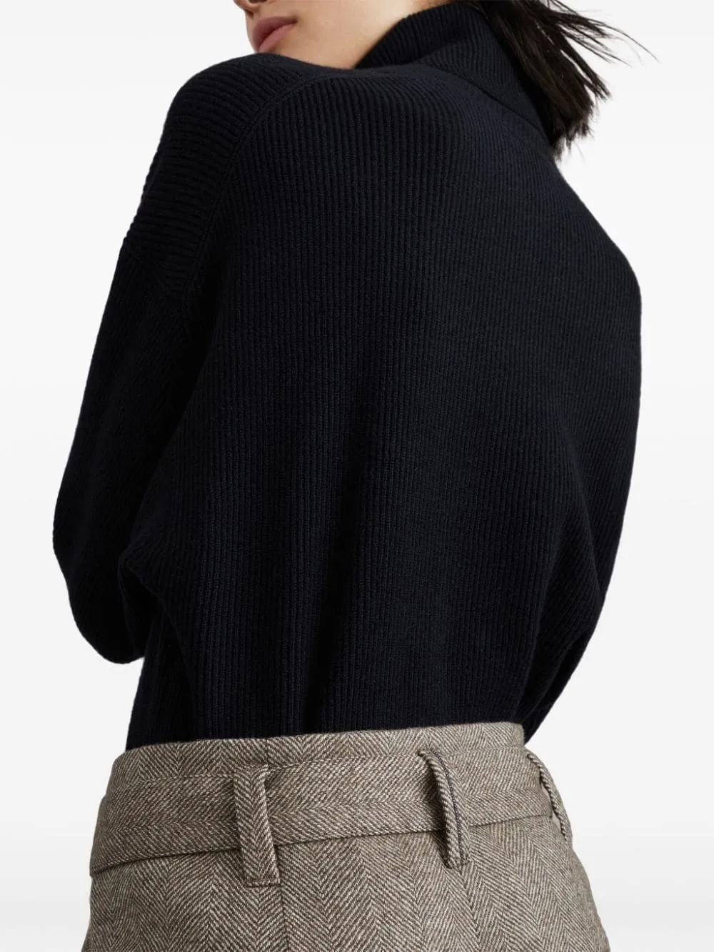 Pantaloni spigati con pieghe
