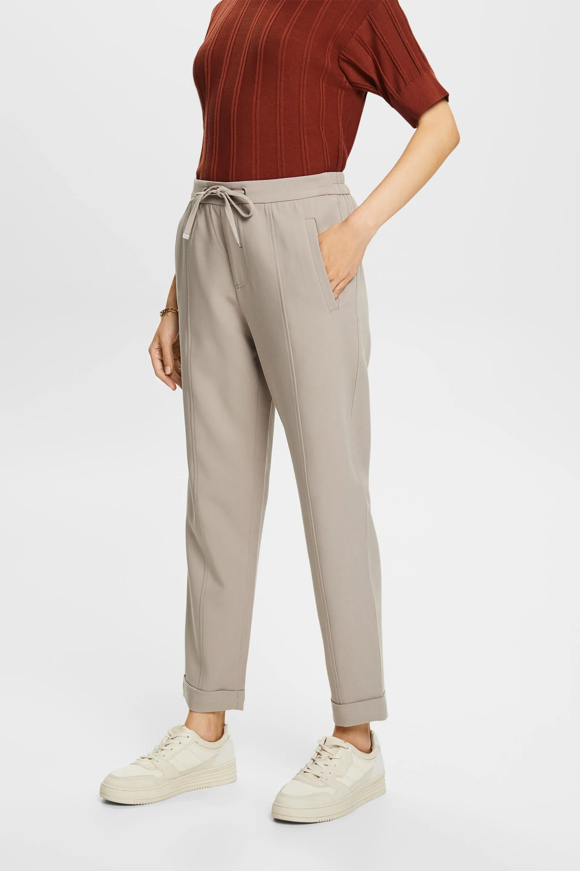 Pantaloni stile jogger a vita media