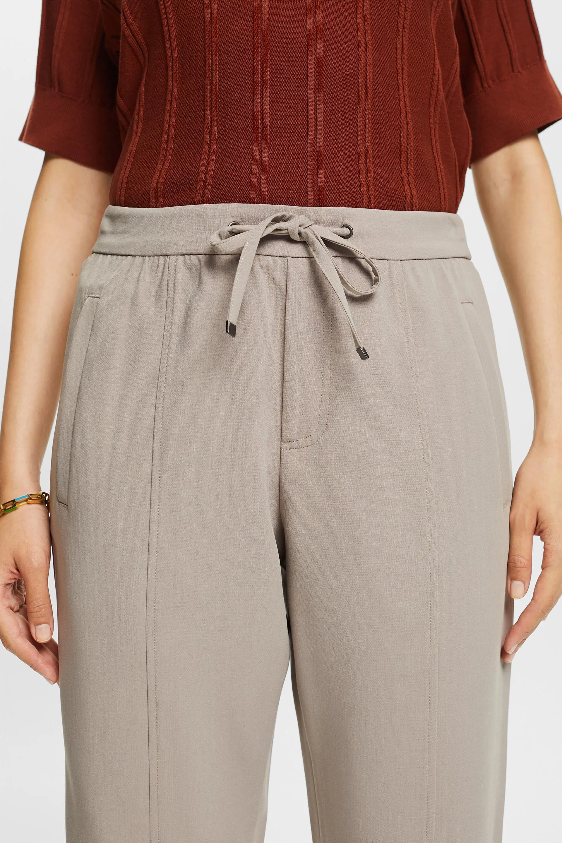 Pantaloni stile jogger a vita media