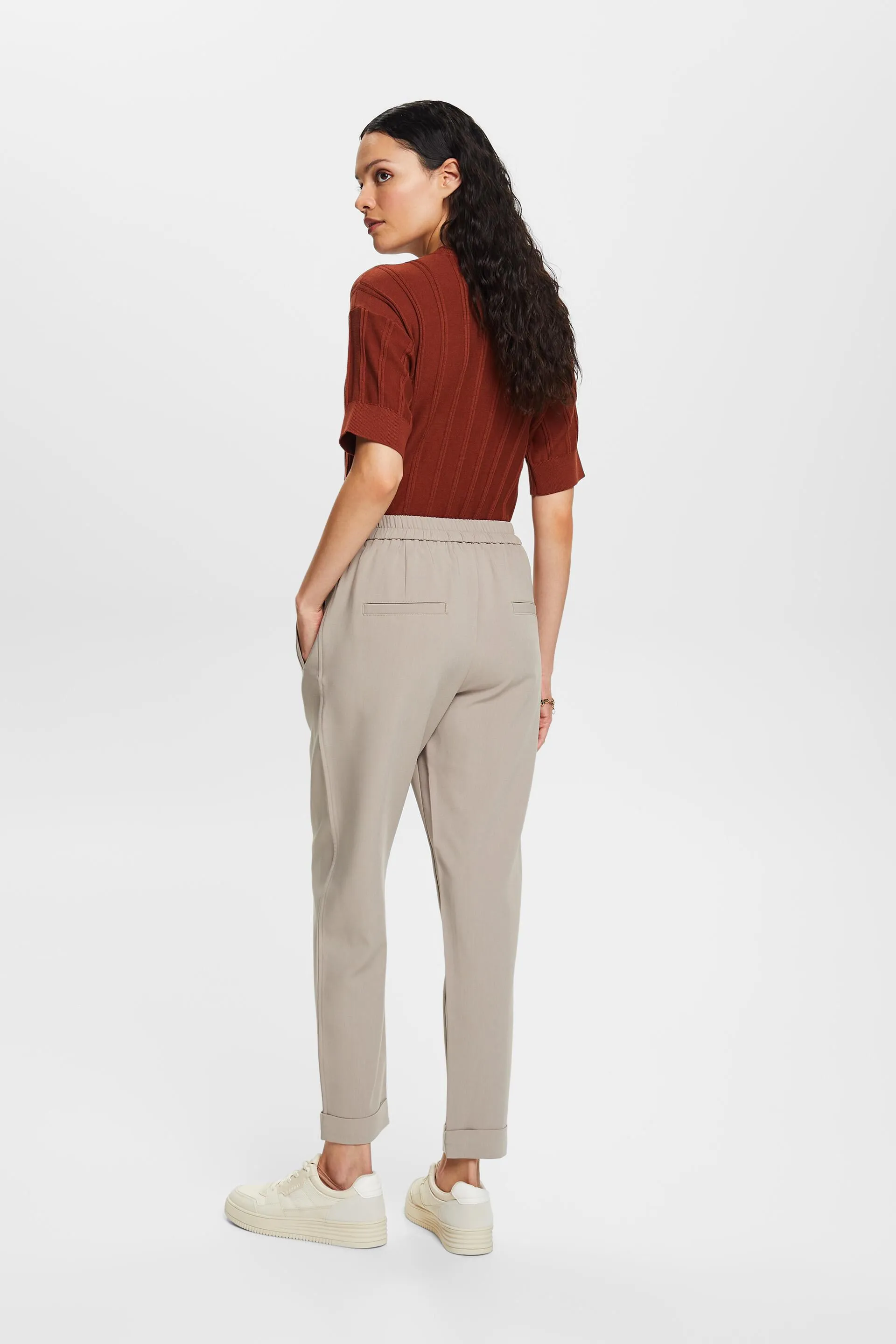 Pantaloni stile jogger a vita media