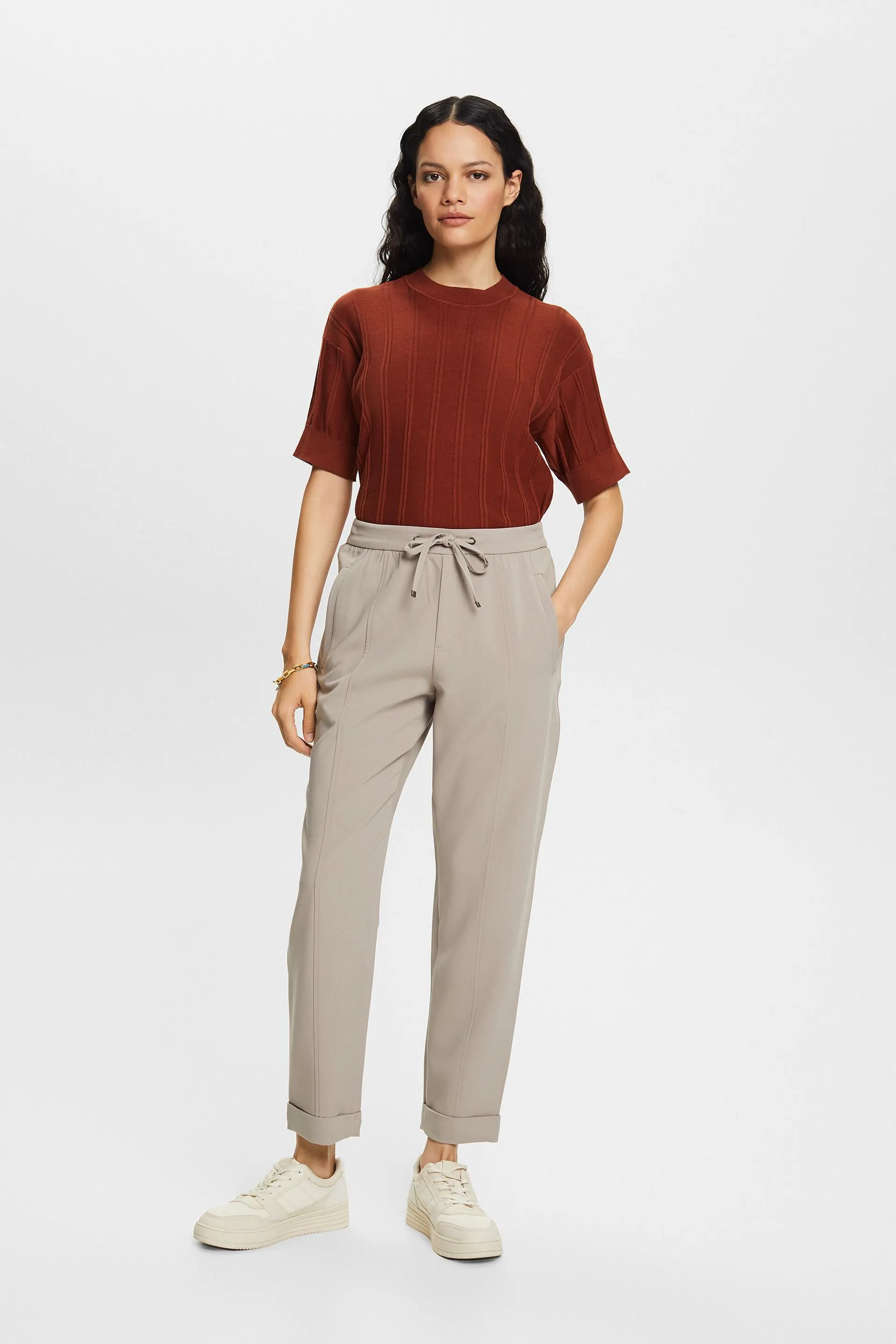 Pantaloni stile jogger a vita media