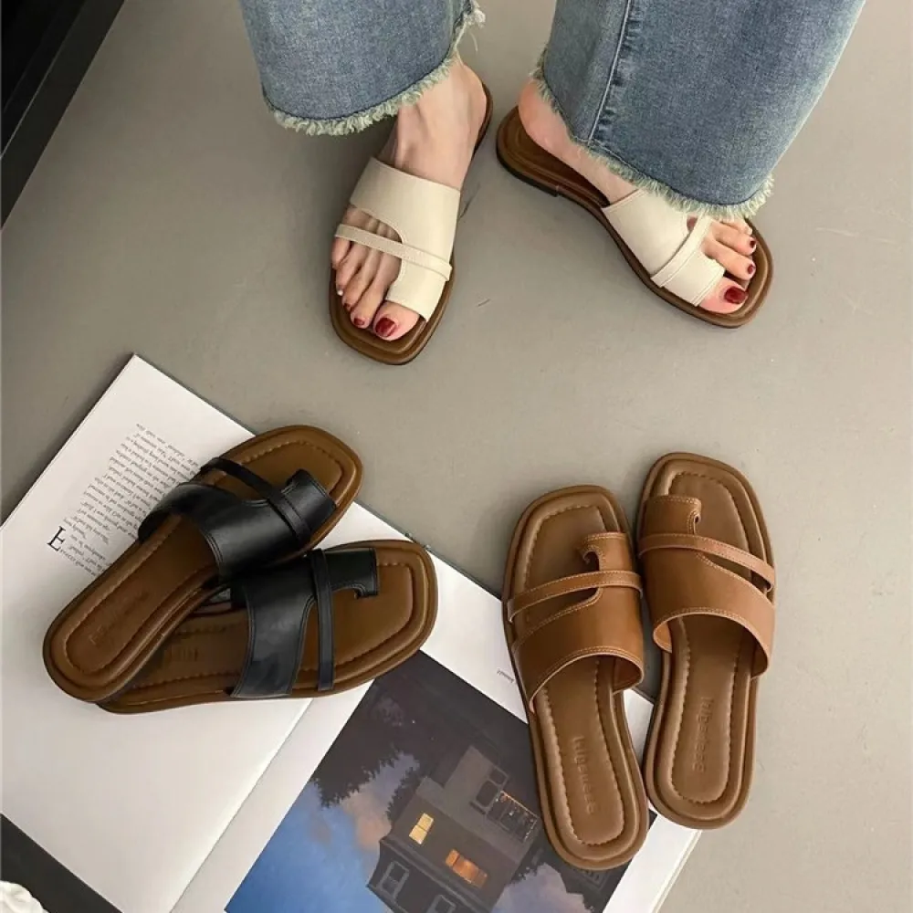 Pantofole con punta Scarpe da donna 2024 Nuovo stile primaverile ed estivo retrò semplice con gonna sandali romani con una gamba