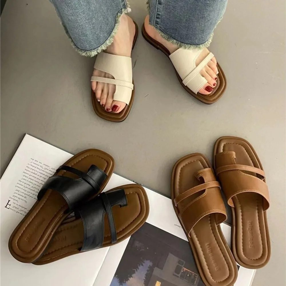 Pantofole con punta Scarpe da donna 2024 Nuovo stile primaverile ed estivo retrò semplice con gonna sandali romani con una gamba